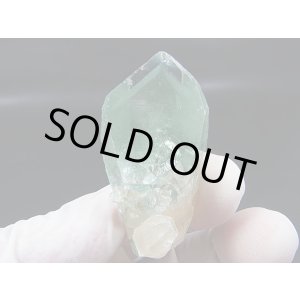 画像: インド・マニハール産クリア水晶（クローライト入り/ファントム） 30.6g