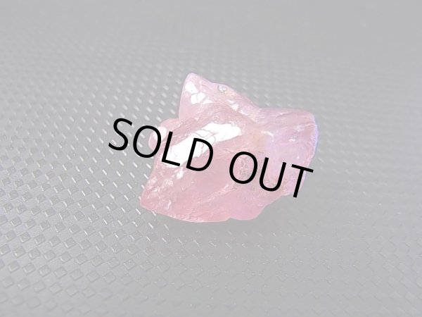 画像1: ベトナムLuc Yen産ピンクスピネル結晶（八面体/双晶） 24.7カラット