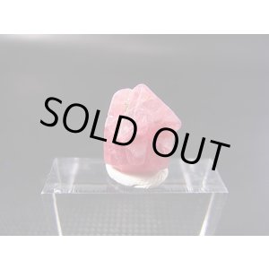 画像: ベトナムLuc Yen産レッドスピネル結晶（△成長丘付き/双晶） 12.2カラット