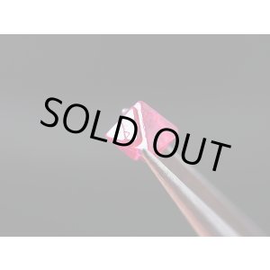 画像: ミャンマー・モゴック産宝石質ホットピンクスピネル結晶（双晶） 0.5カラット