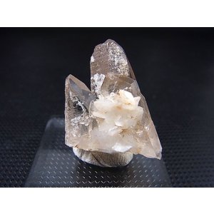 画像: ノルウェー産アデュラリア（氷長石）付き水晶原石（連晶） 12.1g