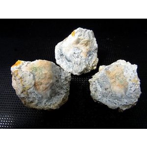 画像: 栃木県産フローライト入り石灰岩ノジュール（3ピースセット） トータル 70.0g