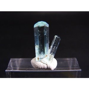 画像: ジェムグレード宝石需要品質:ベトナム産アクアマリン柱状結晶原石(連晶) 4.1カラット