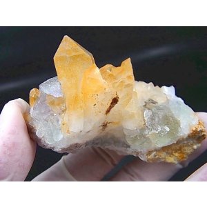 画像: シャンファーリン(香花嶺)産バイカラーフローライト付きゴールデンヒーラー水晶原石 106.4g