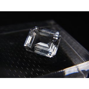 画像: ミャンマー産フェナカイト・ルース（アンフィボール入り） 3.1カラット