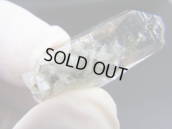 画像1: ノルウェー産アデュラリア（氷長石）付き水晶原石 6.4g