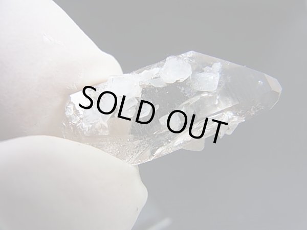 画像1: ノルウェー産アデュラリア（氷長石）付き水晶原石 4.1g