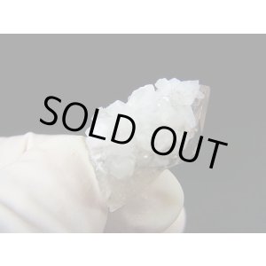 画像: ノルウェー産アデュラリア（氷長石）付き水晶原石 4.1g