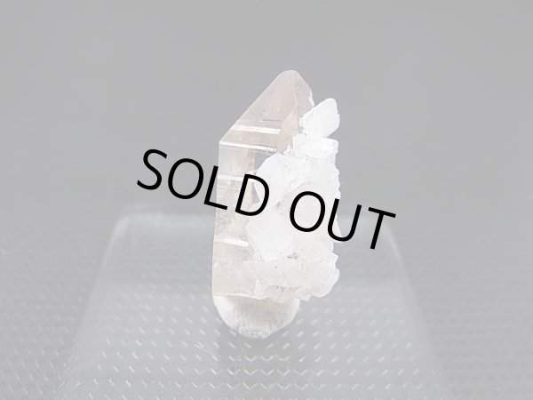 画像2: ノルウェー産アデュラリア（氷長石）付き水晶原石 4.1g