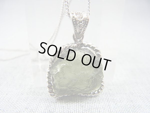 画像1: チェコ産モルダバイトSA原石シルバー枠ペンダント（鑑別カード/サービスチェーン付き） 4.2g