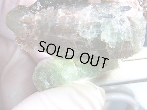 画像2: スウェーデン・ラップランド産アパタイト/ヘマタイト付き水晶原石 22.0g