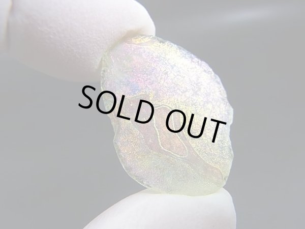 画像2: アフガニスタン産スーパーイリデッセンス・ローマングラス（ピンクオレンジ） 2.3g