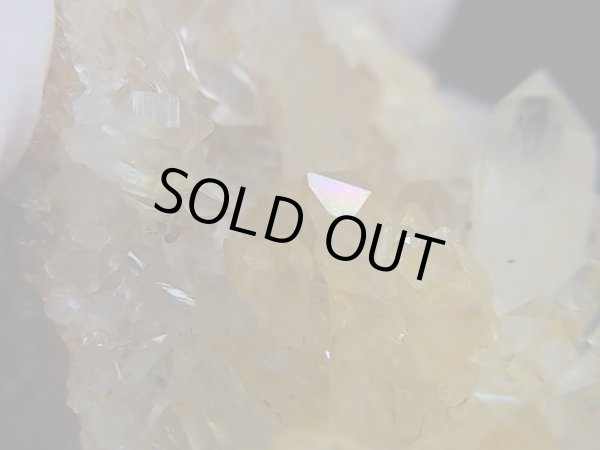 画像2: ベトナム・Bac Kan省産ゴールデンヒーラー水晶クラスター（オーラ被膜あり） 59.1g