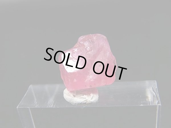 画像1: ベトナムLuc Yen産ストロベリーピンクスピネル結晶（双晶） 12.2カラット