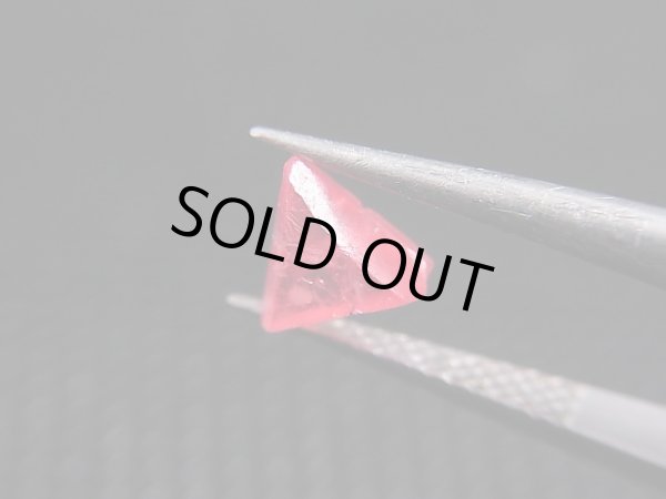 画像2: ベトナムLuc Yen産ストロベリーピンクスピネル結晶（双晶） 0.8カラット