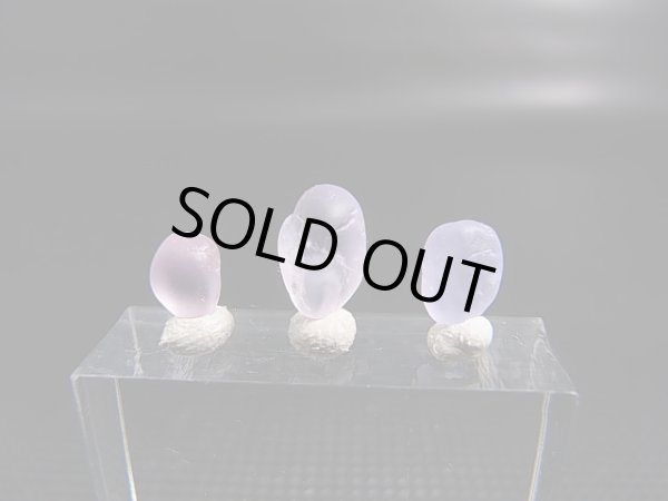 画像2: ベトナムLuc Yen産シルキーホワイト（カラーレス）サファイア原石（自然研磨） 3点セット トータル 3.3カラット