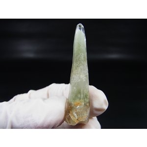 画像: 山梨県水晶峠産トレモライト入り水晶ポイント 8.9g