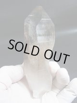 画像: ベトナム・Bac Kan省産クリアスモーキー水晶ポイント（レコードキーパー付き） 178.7g