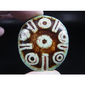 画像: ヴィンテージ：「雪域天珠：老緑色法螺六眼」西蔵（チベット）天珠 約39×34×13mm