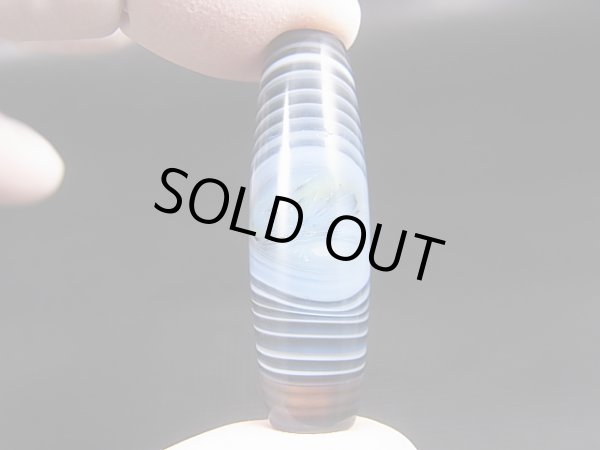 画像1: ボツワナ産ピクチャーアゲート現代天珠 直径約11.5×39mm