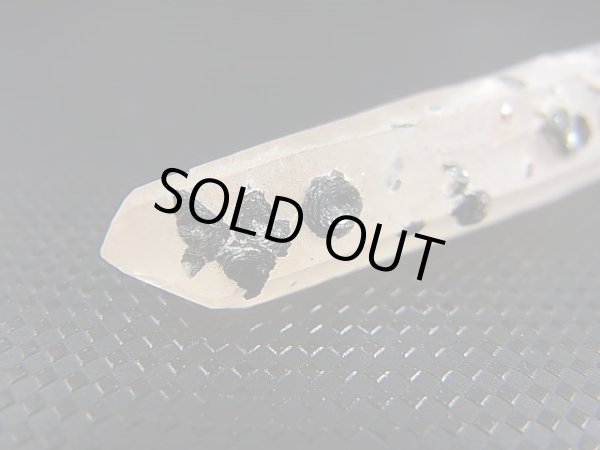 画像2: 内モンゴル産アイアンローズ付きピンク水晶（レーザー型） 11.6g