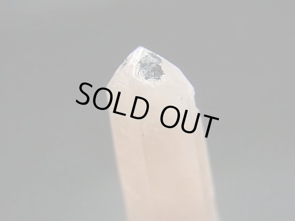 画像2: 内モンゴル産アイアンローズ付きピンク水晶（レーザー型） 8.7g