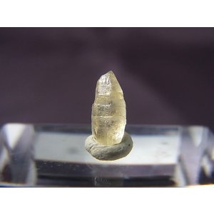 画像: ミャンマー・モゴック産カラーレスサファイア原石(犬牙型DT) 1.2カラット