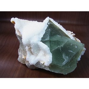 画像: キャビネットサイズ:ベトナム産八面体グリーンフローライト原石(ドゥルージ水晶皮膜) 1,501.4g