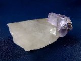 画像: ヤオガンシャン産バイカラーフローライト付き水晶原石 30.6g
