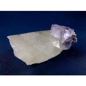 画像: ヤオガンシャン産バイカラーフローライト付き水晶原石 30.6g