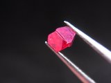 画像: ミャンマー・モゴック産宝石質レッドスピネル結晶（双晶） 0.6カラット