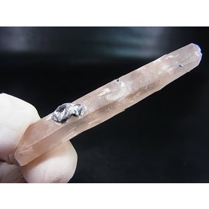 画像: 内モンゴル産アイアンローズ付きピンク水晶(レーザー型) 9.3g