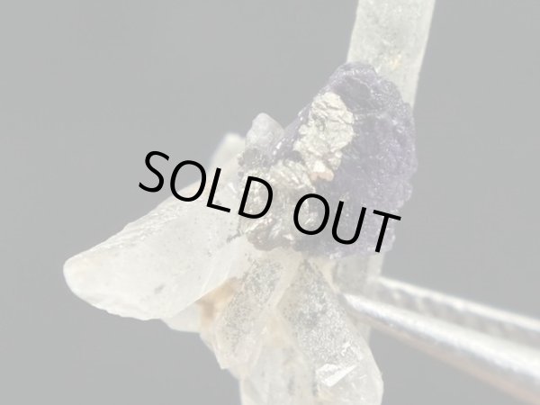 画像1: ドイツ・ザクセン州産ブルーフローライトon水晶(パイライト共生) 0.8g
