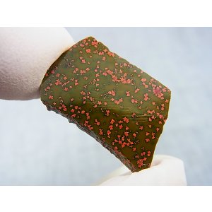 画像: 飯盛ラボストーン(IL-stone)「レアカラー:ブラッドストーン(紅葉石)」ガラス原石 18.8カラット