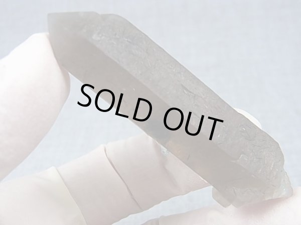 画像2: ベトナム・タインホア産アクアマリン付きスモーキー水晶（ブラックトルマリン/微斜長石付き） 28.5g