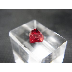 画像: ミャンマー・モゴック産宝石質レッドスピネル結晶(双晶) 0.7カラット