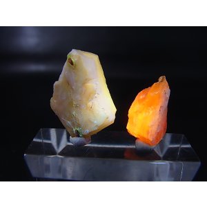 画像: Hokkaidoite北海道然別湖産蛍光オパール原石 2点セット トータル 2.9g