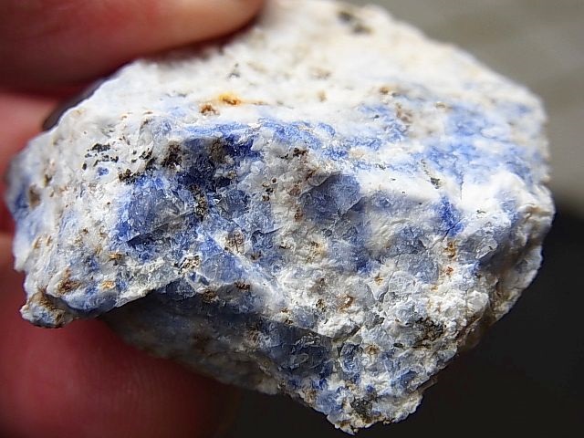 画像: カナダ産蛍光ハックマナイト（カラーチェンジ石）原石55.4g