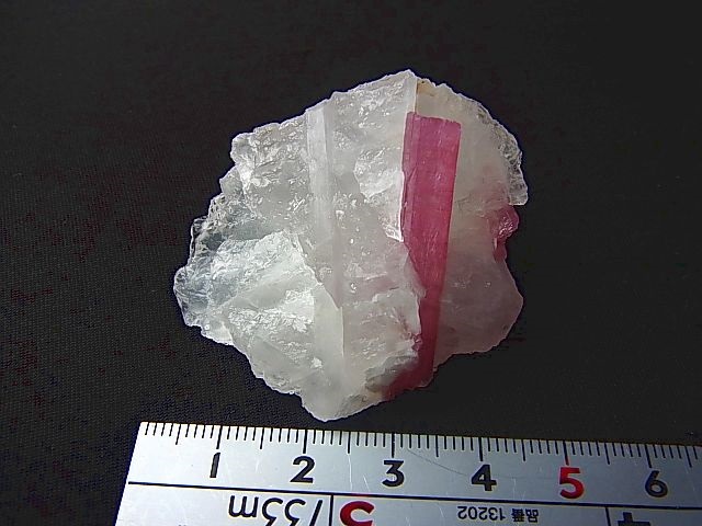 画像: ピンクトルマリン結晶付き水晶原石36.9g