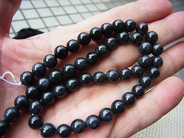 画像: 天然黒翡翠（ダークグレー本ヒスイ）粒売りビーズ8.3-8.0mm