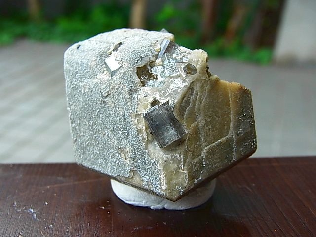 画像: パナスケイラ産アパタイト付きカルサイト原石51.0g