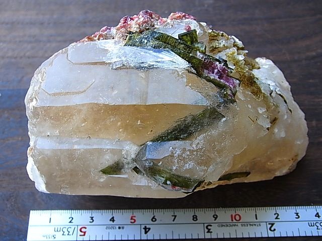 画像: ブラジル産マルチカラートルマリン結晶付き水晶原石1,037g