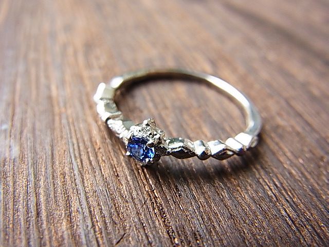 ベニトアイト0.19ct　ダイヤ0.40ct　PT900