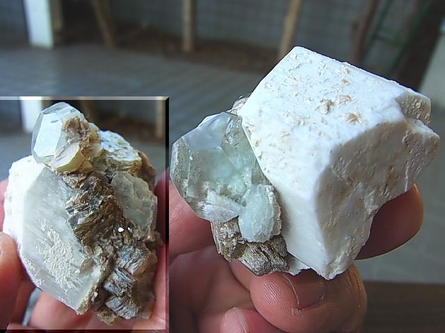 画像: フンザ産ライトブルートパーズ結晶付き原石86.2g