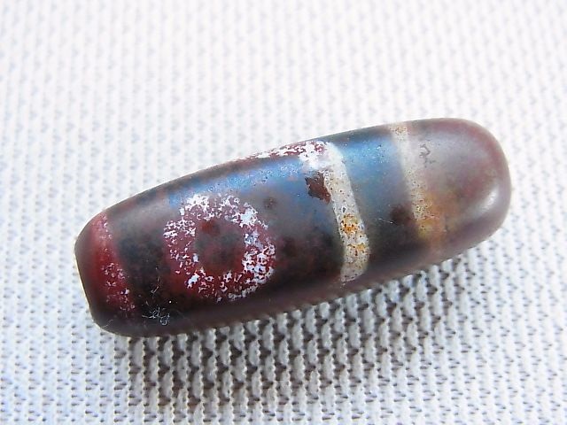 アンティーク：西蔵（チベット）天珠「赤朱砂入り二眼」 約11×11×32mm