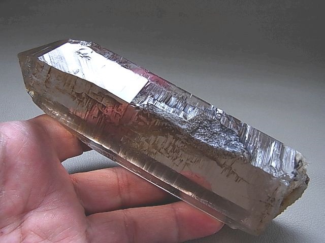画像: キャビネットサイズ：シガール産クリアスモーキー水晶ポイント456.9g