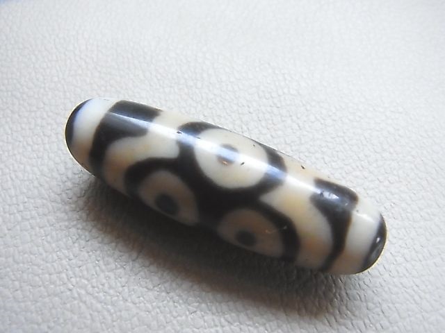 画像: ヴィンテージ：西蔵（チベット）天珠「黒朱砂入り六眼」 直径約13×41.5mm