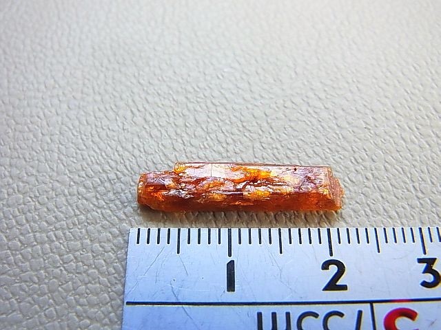 画像: タンザニア産オレンジカイヤナイト原石0.7g