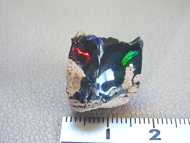 エチオピアンブラックオパール原石 14.6カラット - パーフェクト