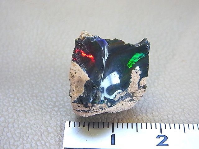画像: エチオピアンブラックオパール原石 14.6カラット